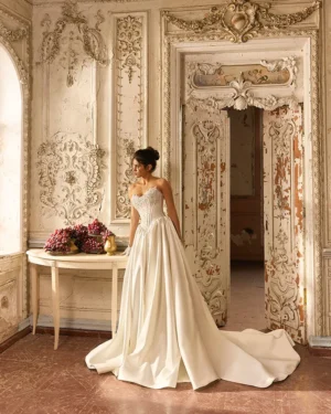 ΝΥΦΙΚΟ MAVIENNA